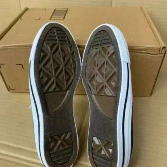 K. (867). NEW! Converse-Navy-US 5 Women's - Picture 2 of 4